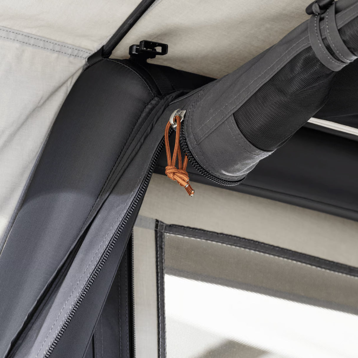 Dometic - TRT140 AIR 300D Inflatable Rooftop Tent
