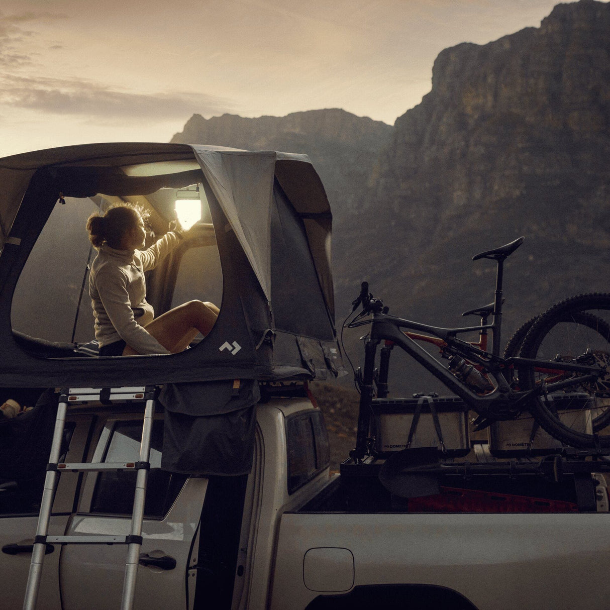 Dometic - TRT140 AIR 300D Inflatable Rooftop Tent